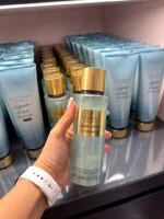 بادی اسپلش آکوا کیس شاین ویکتوریا سکرت – Victoria’s Secret Aqua Kiss shimmer Body Splash - تصویر 4