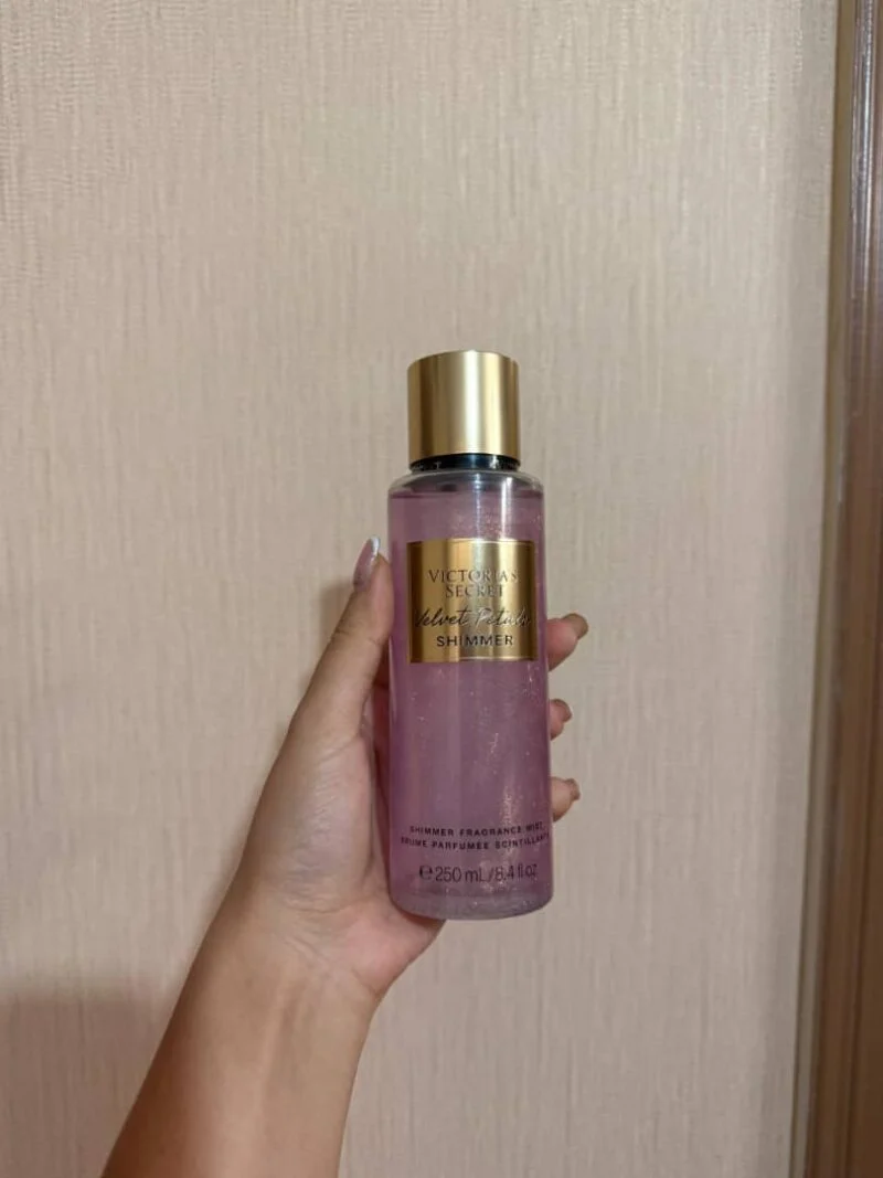 بادی اسپلش ولوت پتالز شاین ویکتوریا سکرت Victoria’s Secret Velvet Petals Shimmer Body Splash - تصویر 1