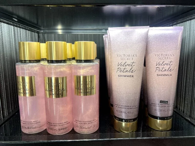 بادی اسپلش ولوت پتالز شاین ویکتوریا سکرت Victoria’s Secret Velvet Petals Shimmer Body Splash - تصویر 2