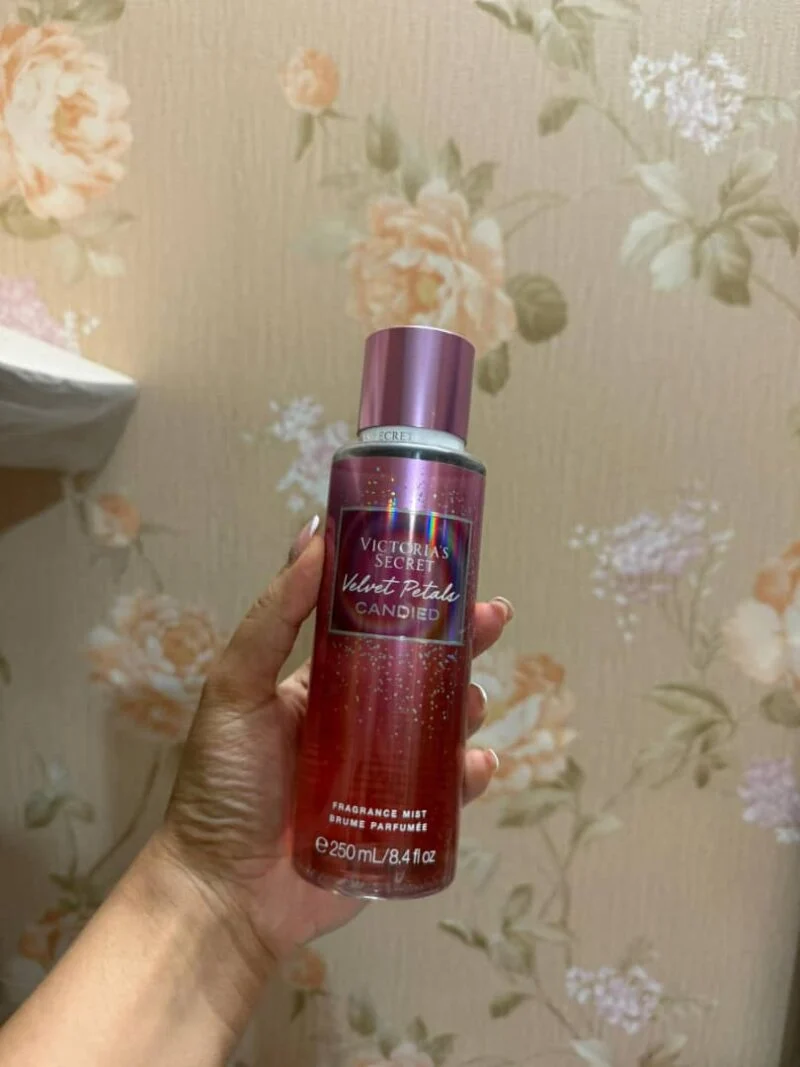 بادی اسپلش ولوت پتالز کندید ویکتوریا سکرت – Victoria’s Secret Velvet Petals Candied Body Splash - تصویر 1