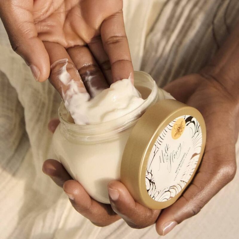 کرم بدن شیر و عسل گلد Milk & Honey Gold Nourishing Hand and Body Cream - Image 4